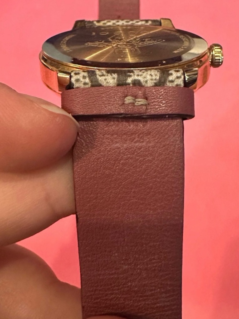 Gucci Gold-Tone Floral Monogram Women's Watch with Pink Accents - Picture 5 of 6